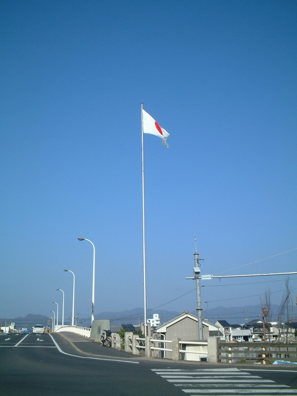 新大橋たもとの国旗掲揚台 松江市伊勢宮町 元島根県民のお部屋別館